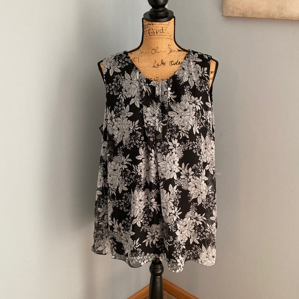 Vince Camuto NWT Black Gray Floral Sleeveless Blouse Women Size 2X